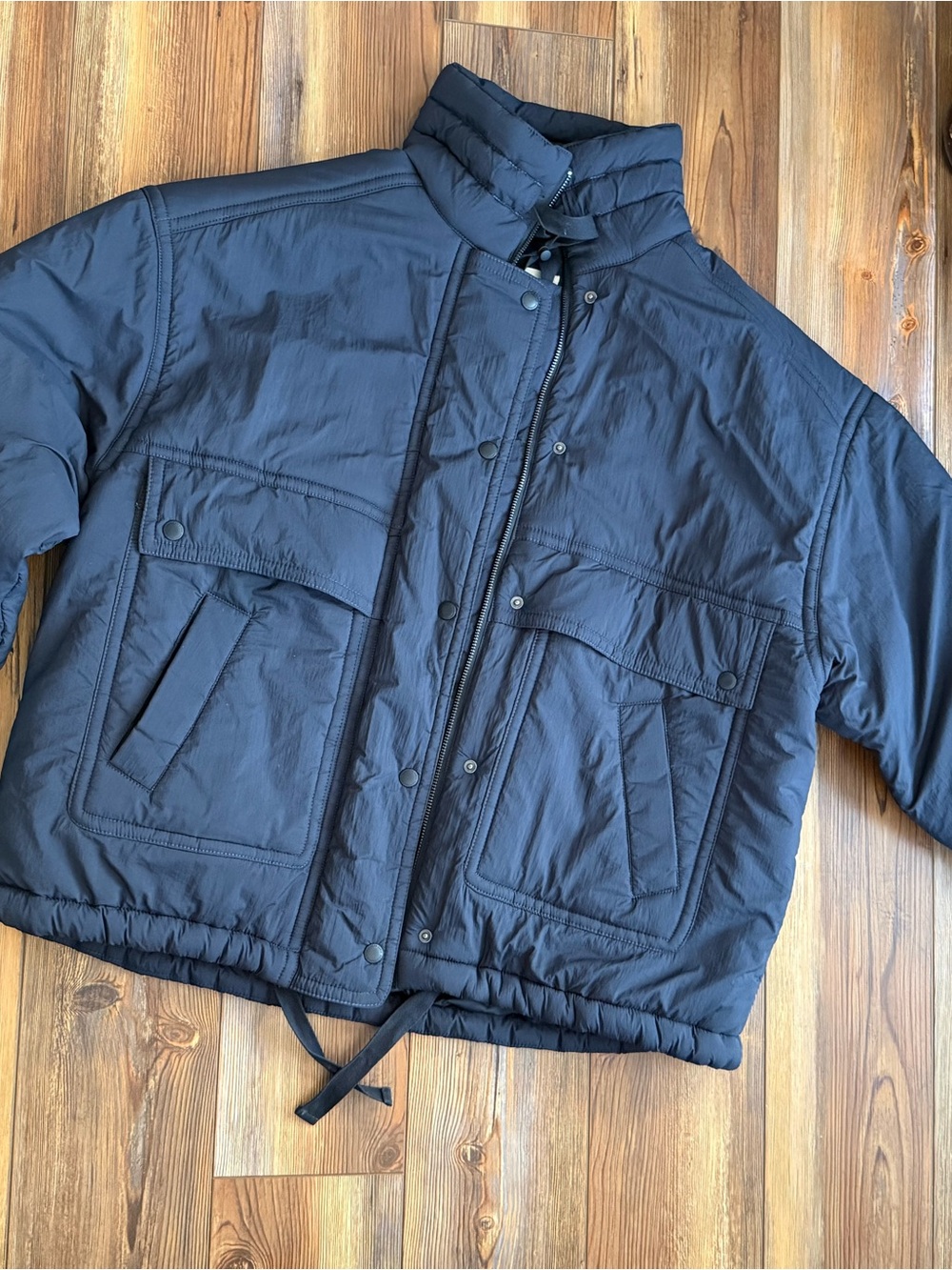 AE Women's Navy Quilted Puffer Jacket